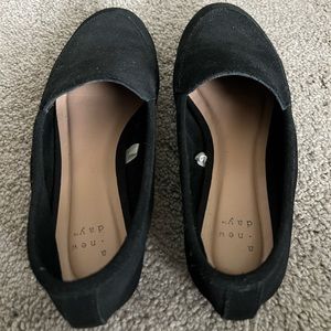 Black flat shoes